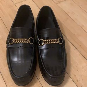 Solway Chain Link Strap Leather Loafers In Black